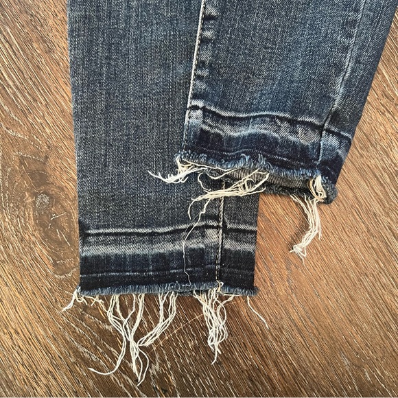 Judy Blue Distressed Medium Wash Denim Blue Jeans Size 5/27 - Picture 4 of 13